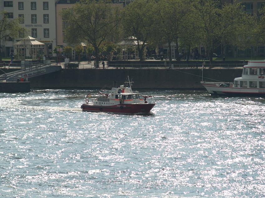 Uebungsfahrt Loeschboot und Ursula P33.JPG